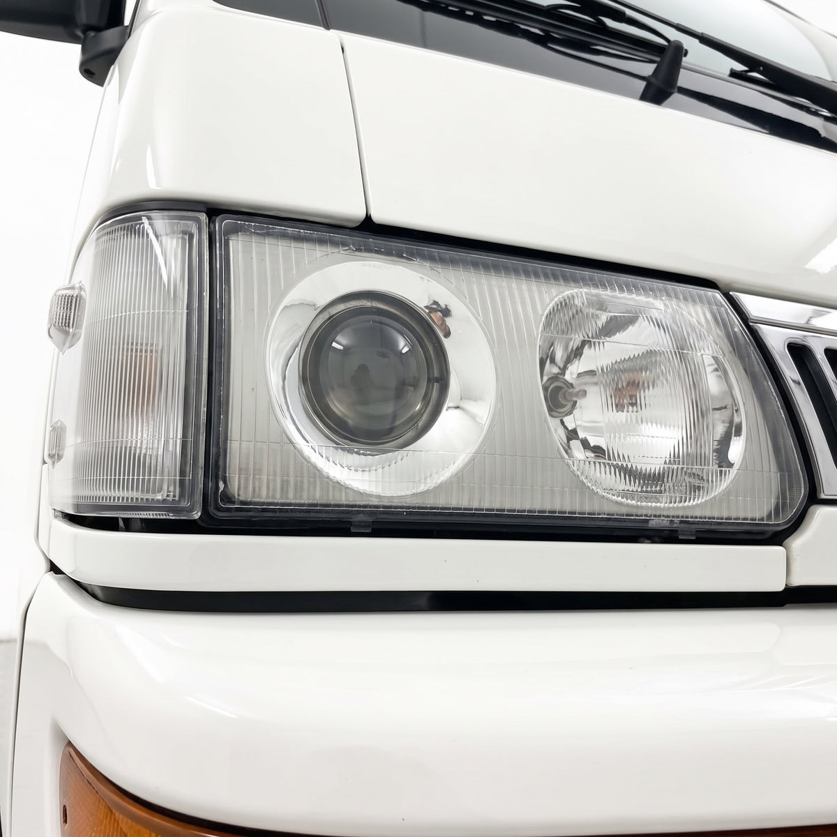 Mitsubishi L300 Express SJ (1995 - 2001) Halogen Headlights LH + RH installed close-up