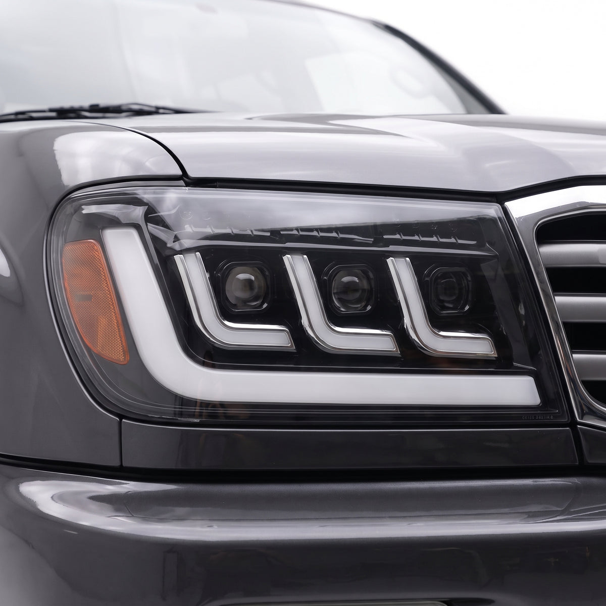 Toyota LandCruiser FZJ100 / UZJ100 (2005 - 2007) LED DRL Chrome Projector Headlights LH + RH installed close-up